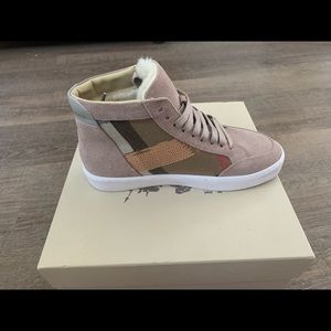 Burberry shoes size 8